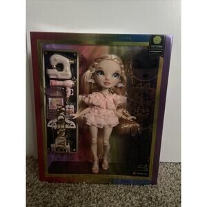 Rainbow High Victoria Whitman Fashion Doll Freckles 2022 With Accessories New
